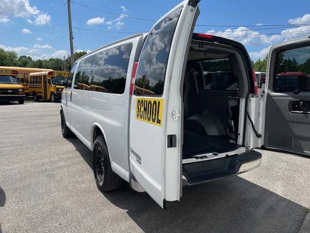 2014 GMC Savana School Van - Image 17