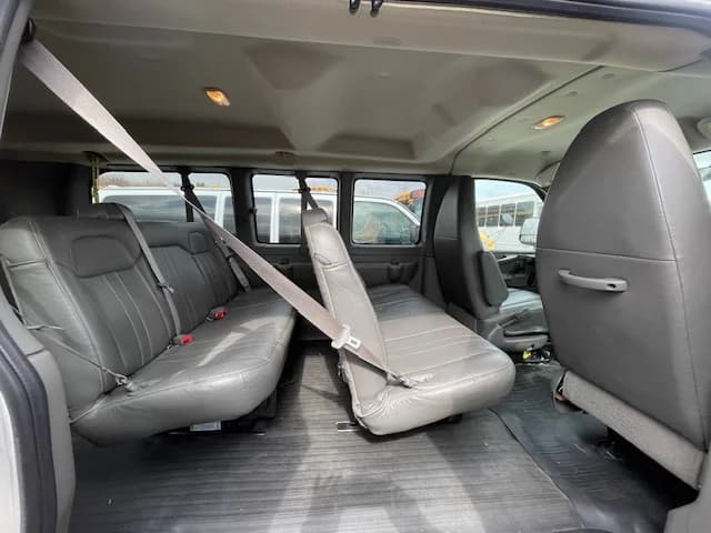 2014 GMC 7 Passenger School Van - Image 6