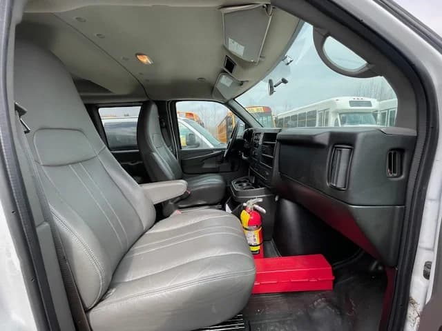 2014 GMC 7 Passenger School Van - Image 8