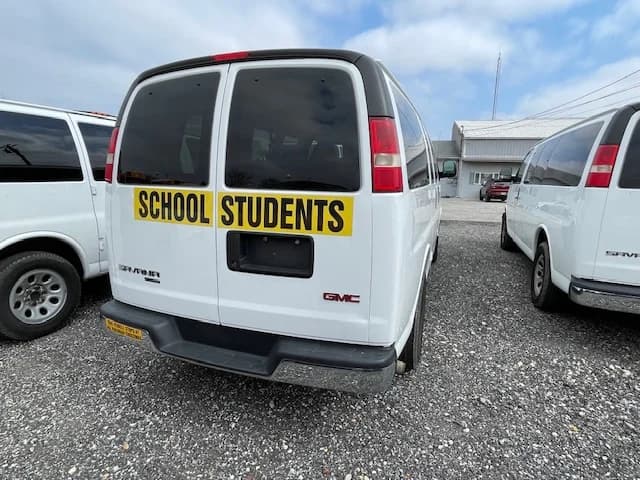 2014 GMC 7 Passenger School Van - Image 4