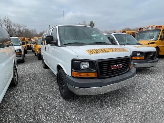 2014 GMC 7 Passenger School Van - Image 2