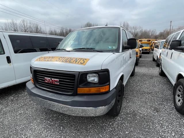 2014 GMC 7 Passenger School Van - Image 1