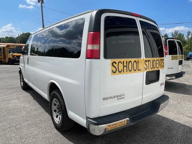 2014 GMC 7 Passenger School Van - Image 19