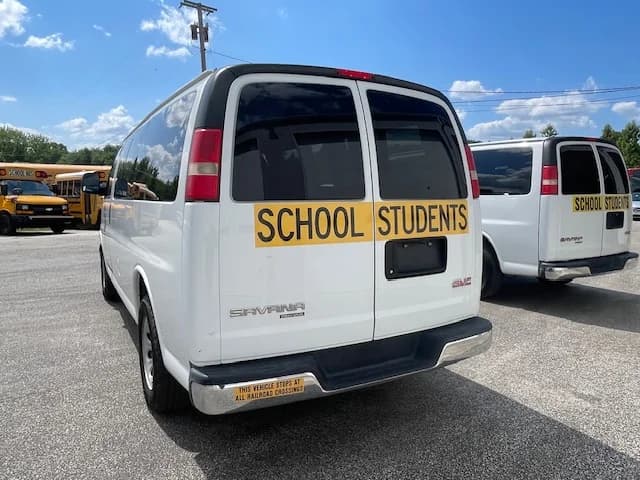 2014 GMC 7 Passenger School Van - Image 22