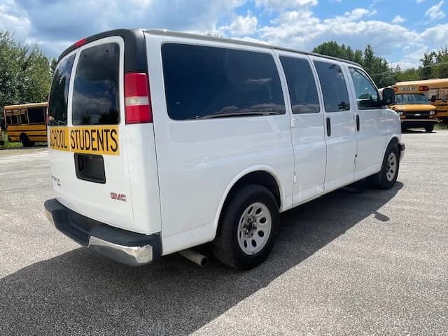2014 GMC 7 Passenger School Van - Image 24