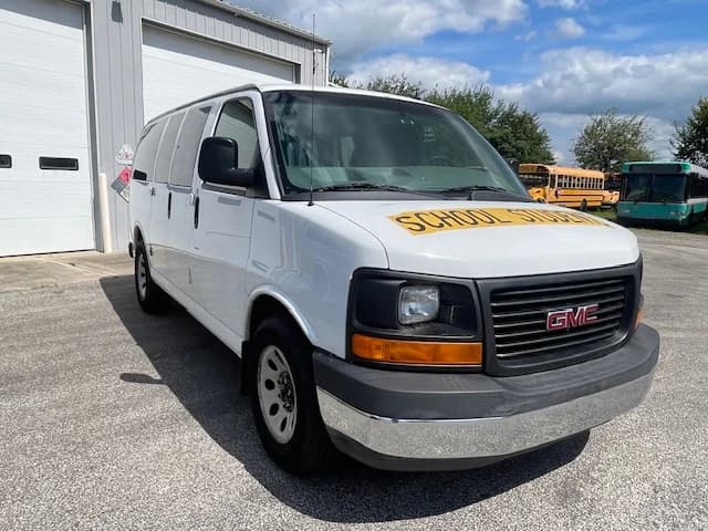 2014 GMC 7 Passenger School Van - Image 21