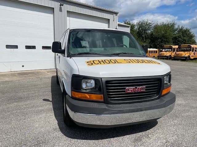 2014 GMC 7 Passenger School Van - Image 15