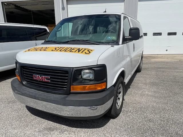 2014 GMC 7 Passenger School Van - Image 2