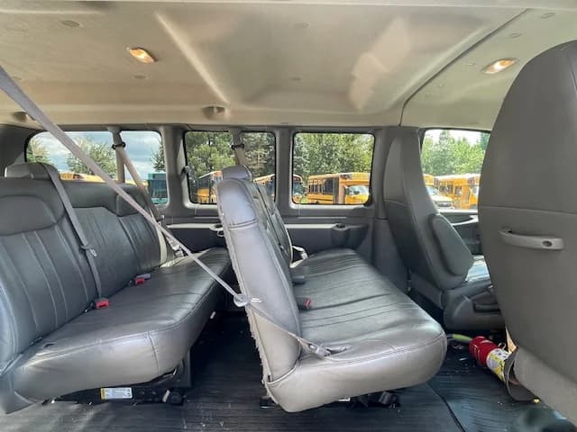 2014 GMC 7 Passenger School Van - Image 6