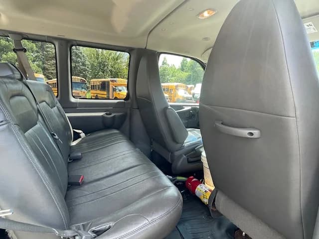 2014 GMC 7 Passenger School Van - Image 9