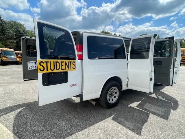 2014 GMC 7 Passenger School Van - Image 14