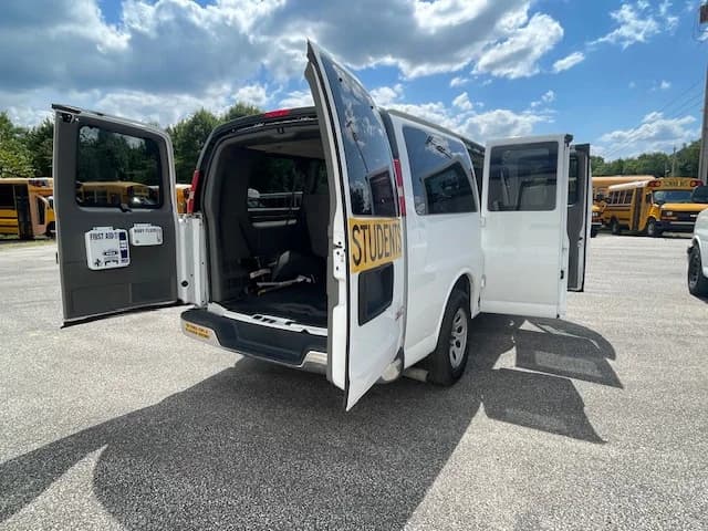 2014 GMC 7 Passenger School Van - Image 18