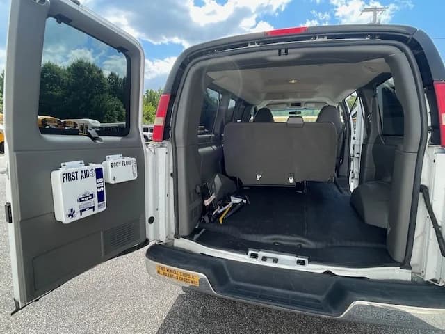2014 GMC 7 Passenger School Van - Image 5