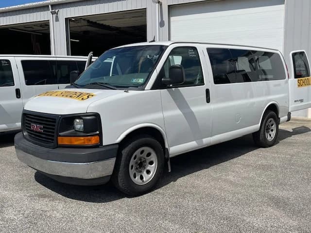 2014 GMC 7 Passenger School Van - Image 20