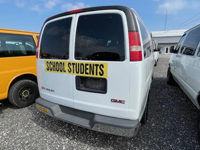 2014 GMC 7 Passenger School Van - Image 4