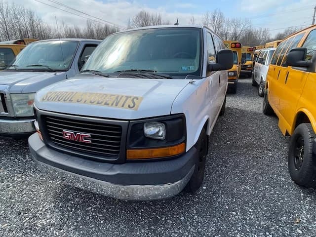 2014 GMC 7 Passenger School Van - Image 2
