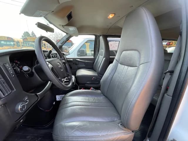 2014 GMC 7 Passenger School Van - Image 6