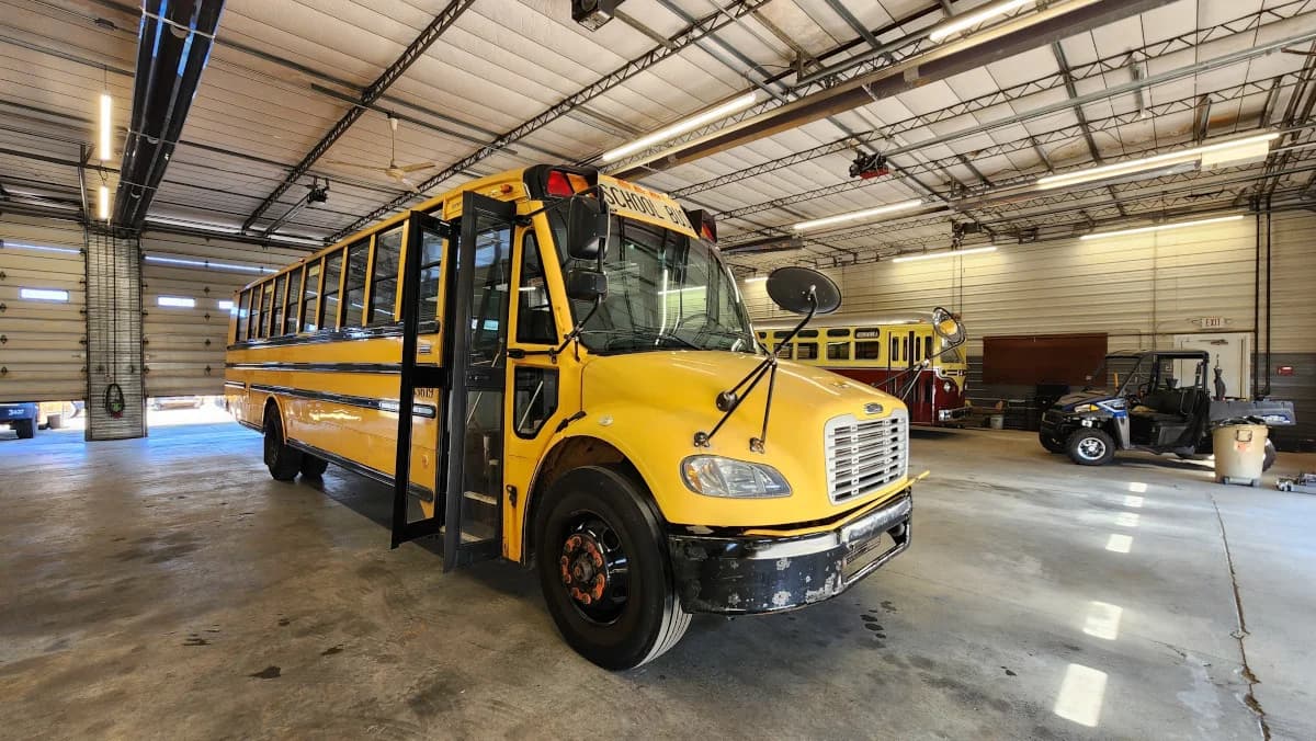 2011 Freightliner Thomas NJ 54 - Image 2