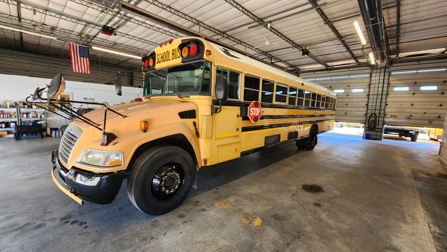 2011 Blue Bird Handy Bus ADA - Image 1
