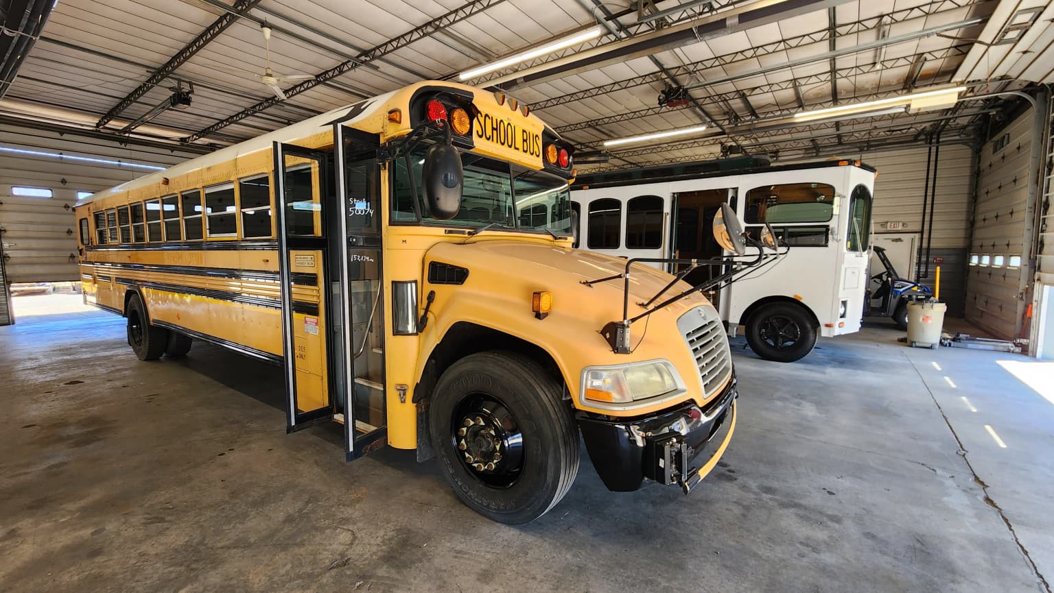 2011 Blue Bird Handy Bus ADA - Image 2