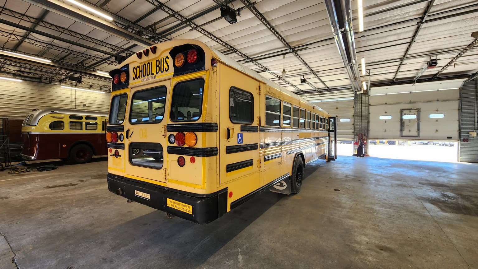 2011 Blue Bird Handy Bus ADA - Image 3