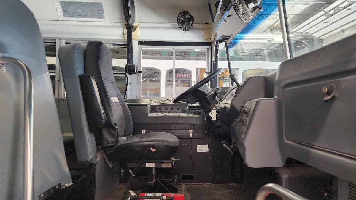 2011 Blue Bird Handy Bus ADA - Image 6
