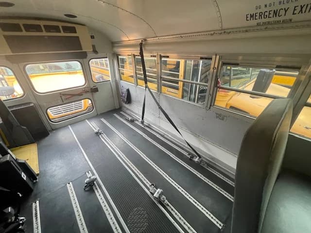 2011 Blue Bird Handy Bus ADA - Image 10