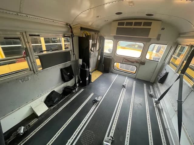 2011 Blue Bird Handy Bus ADA - Image 11