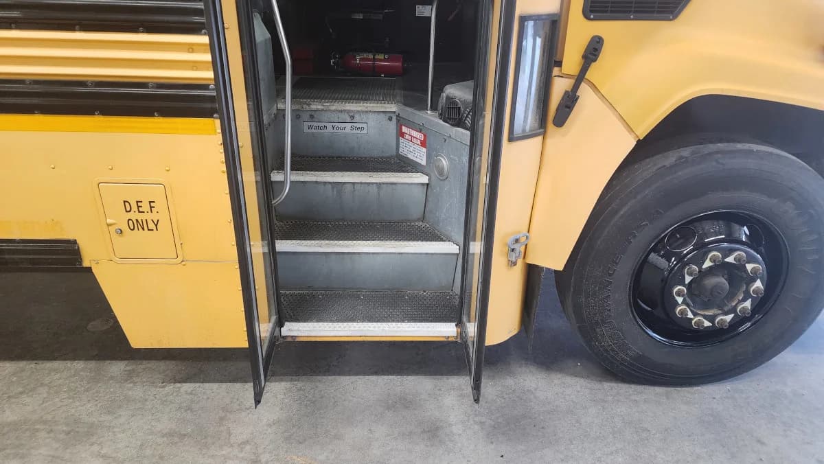 2011 Blue Bird Handy Bus A/C ADA - Image 5