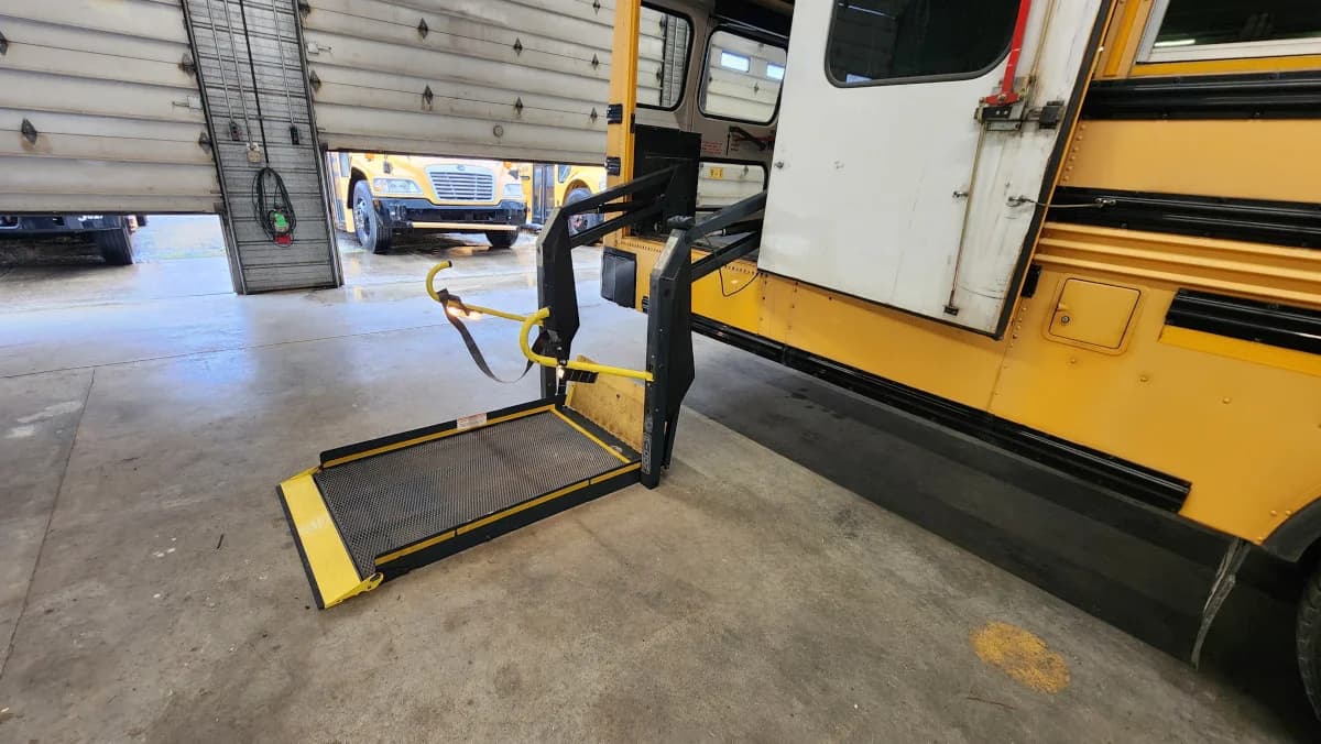 2011 Blue Bird Handy Bus A/C ADA - Image 12