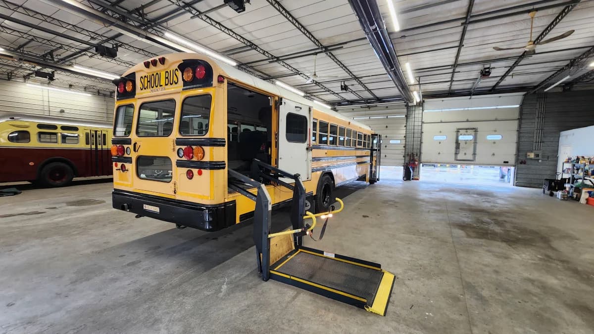 2011 Blue Bird Handy Bus A/C ADA - Image 20