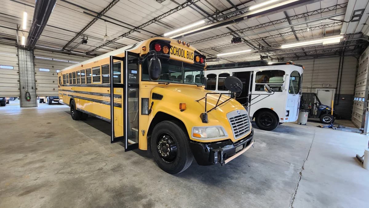 2011 Blue Bird Handy Bus A/C ADA - Image 2