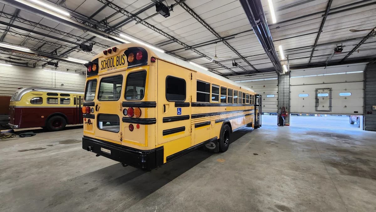 2011 Blue Bird Handy Bus A/C ADA - Image 3
