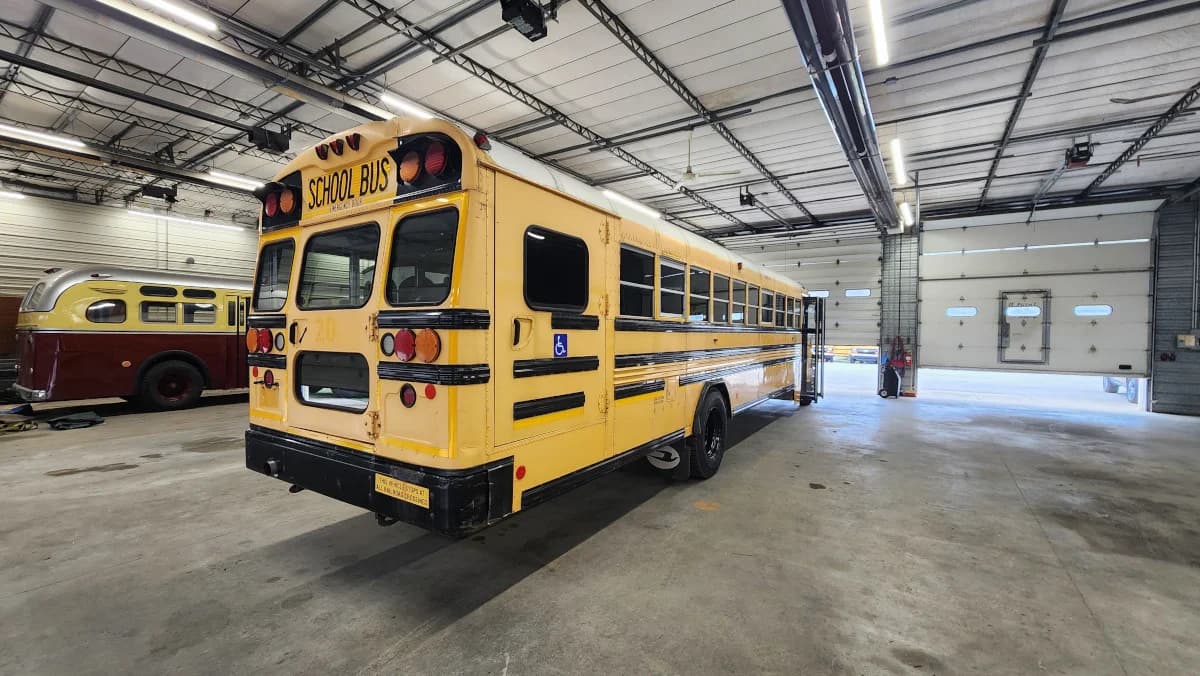 2012 Blue Bird Handy Bus ADA - Image 3