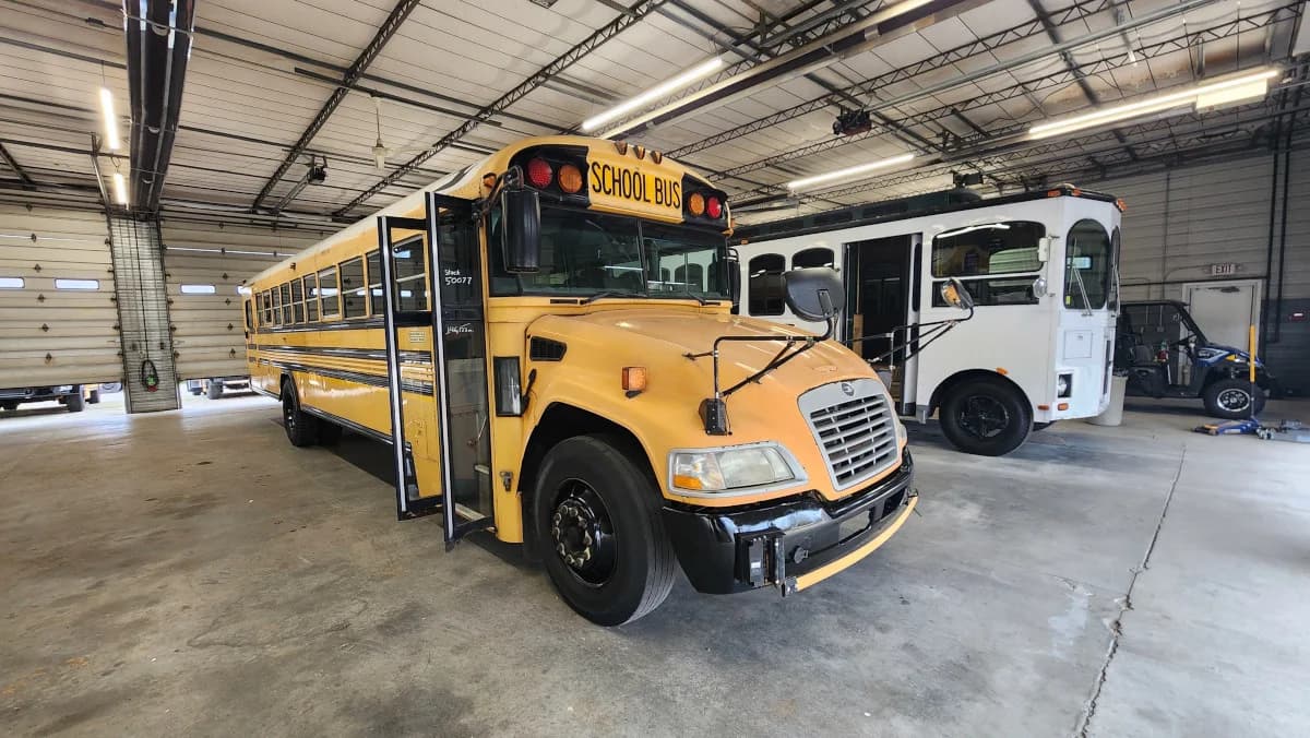 2012 Blue Bird Handy Bus ADA - Image 2