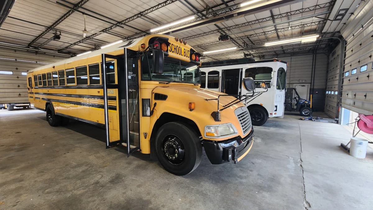 2012 Blue Bird Handy Bus ADA - Image 20