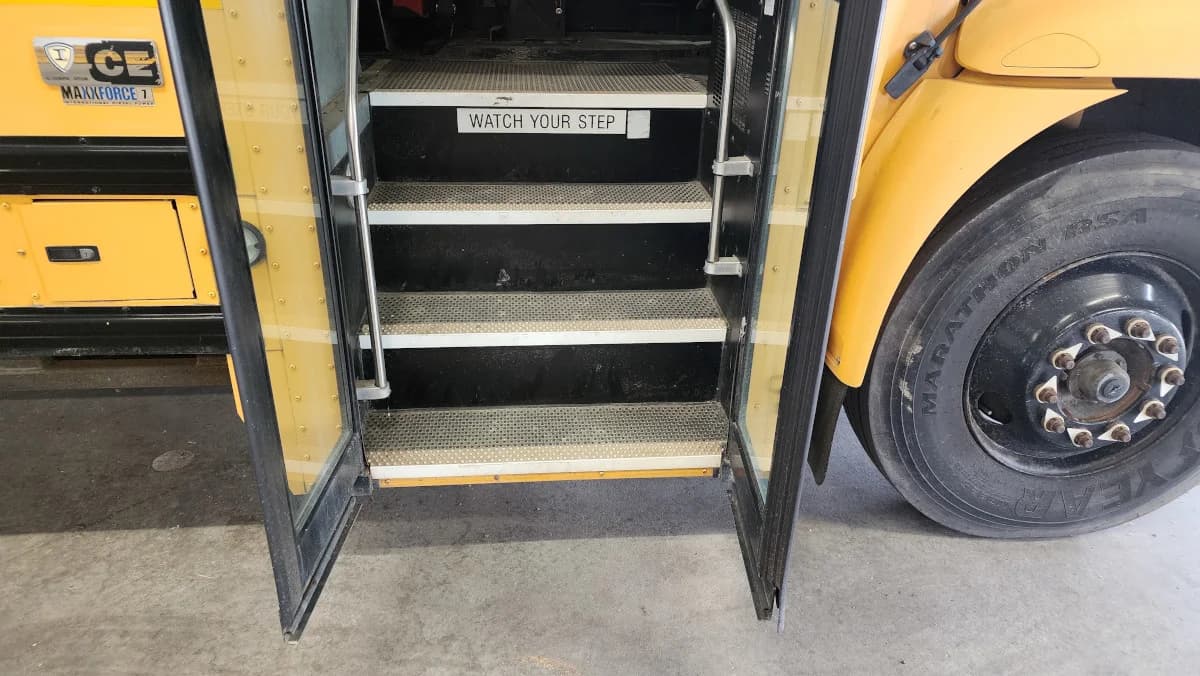 2013 International CE A/C ADA Bus - Image 5