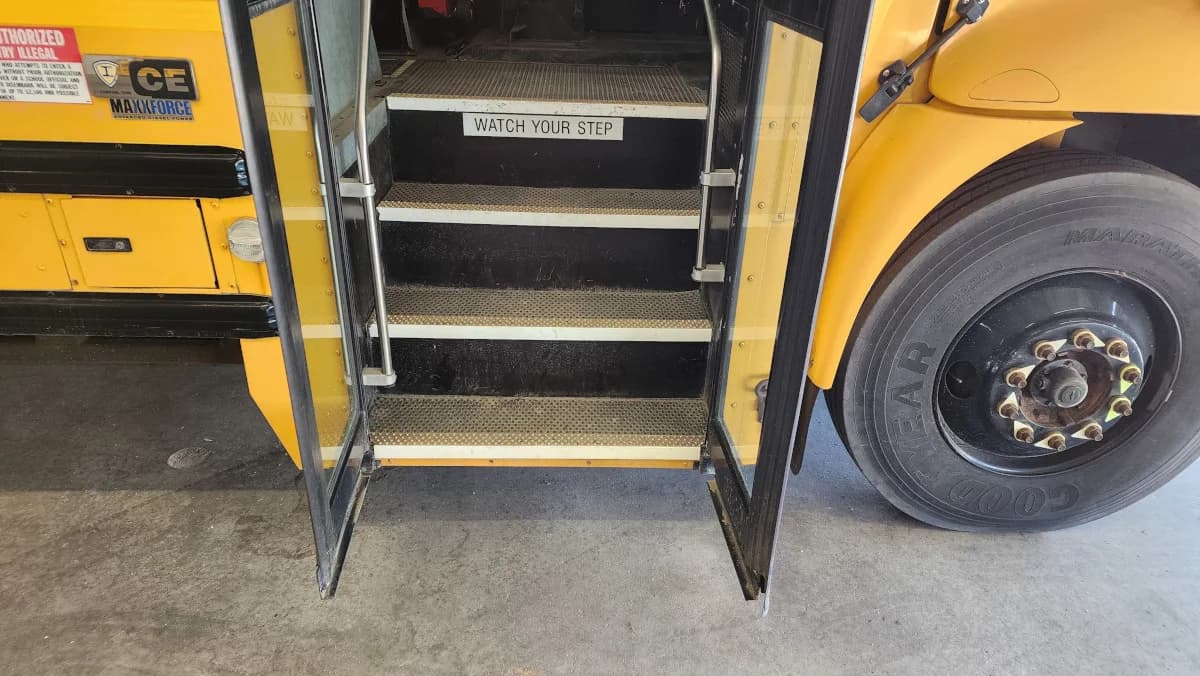 2014 International CE A/C ADA Bus - Image 5