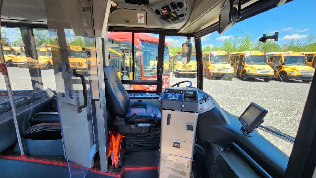 2009 Van Hool 30 Foot ADA Transit - Image 6