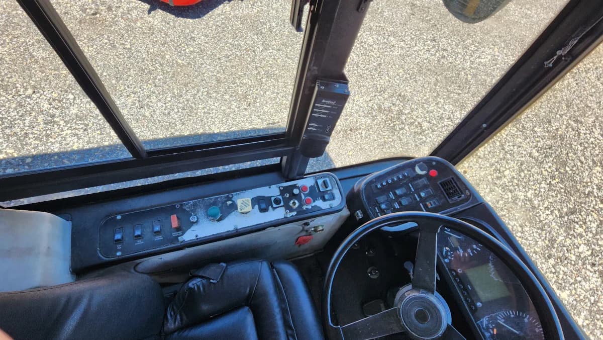2009 Van Hool 30 Foot ADA Transit - Image 9