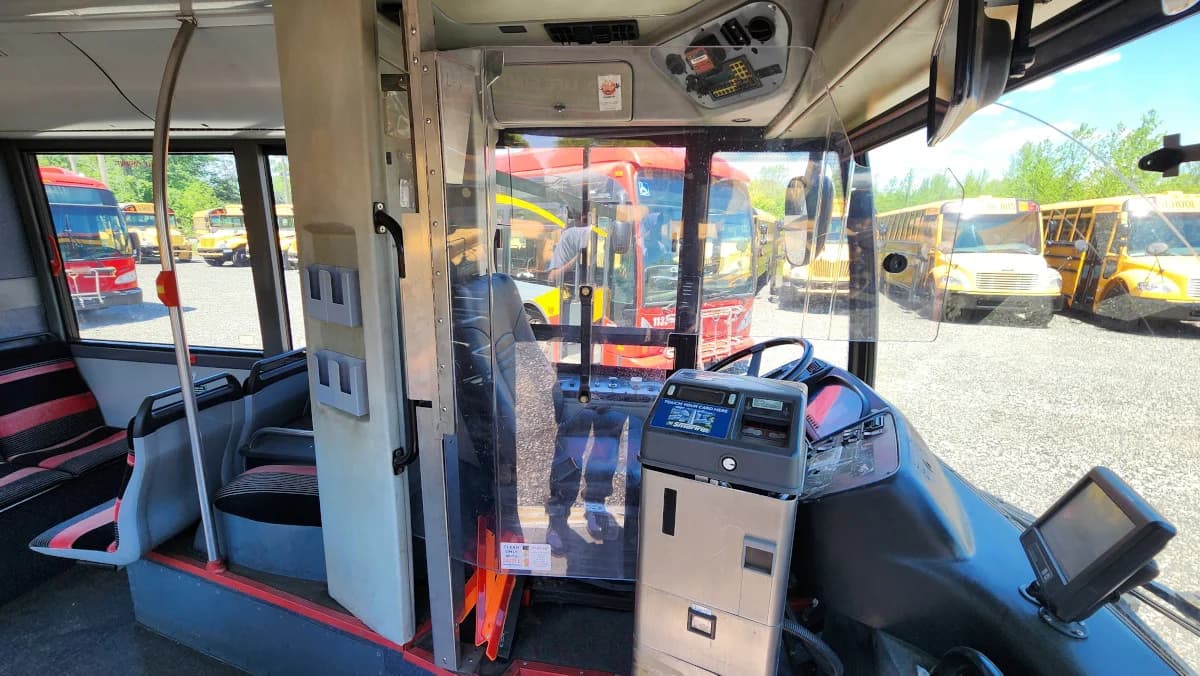 2009 Van Hool 30 Foot ADA Transit - Image 10