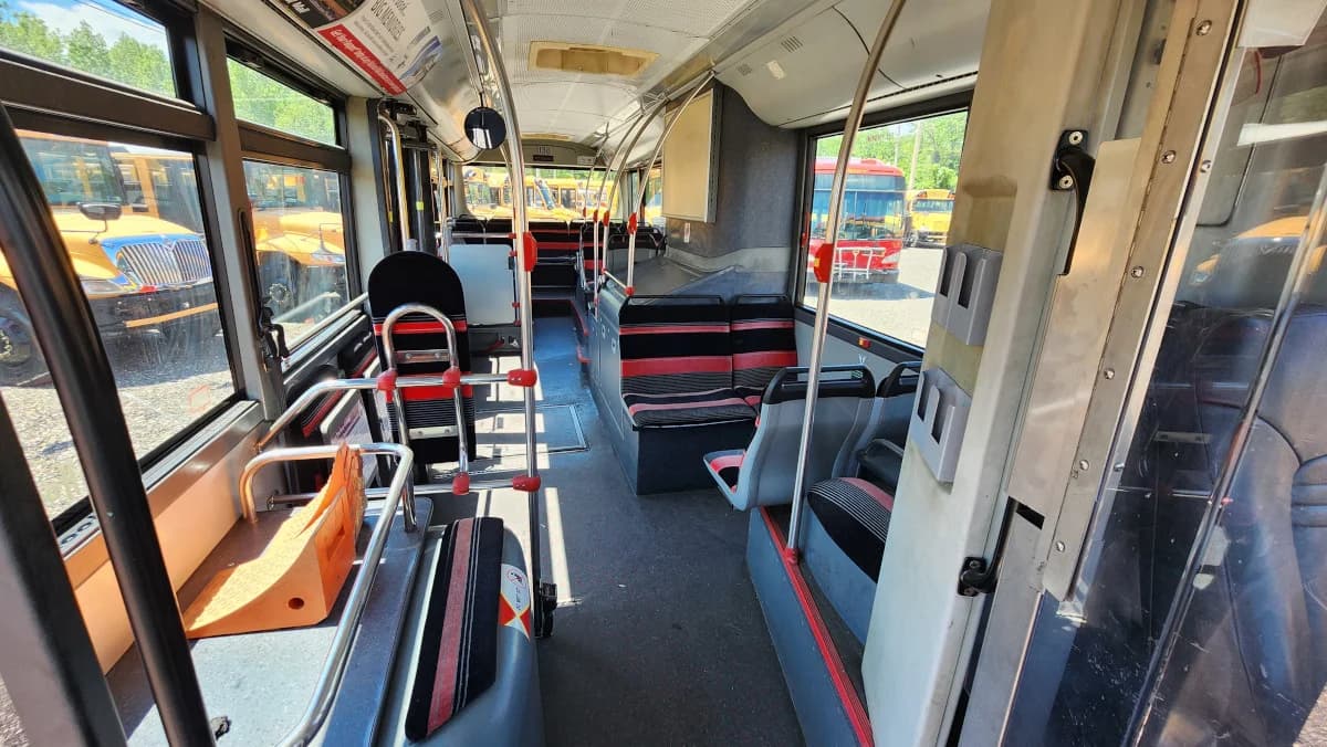 2009 Van Hool 30 Foot ADA Transit - Image 11