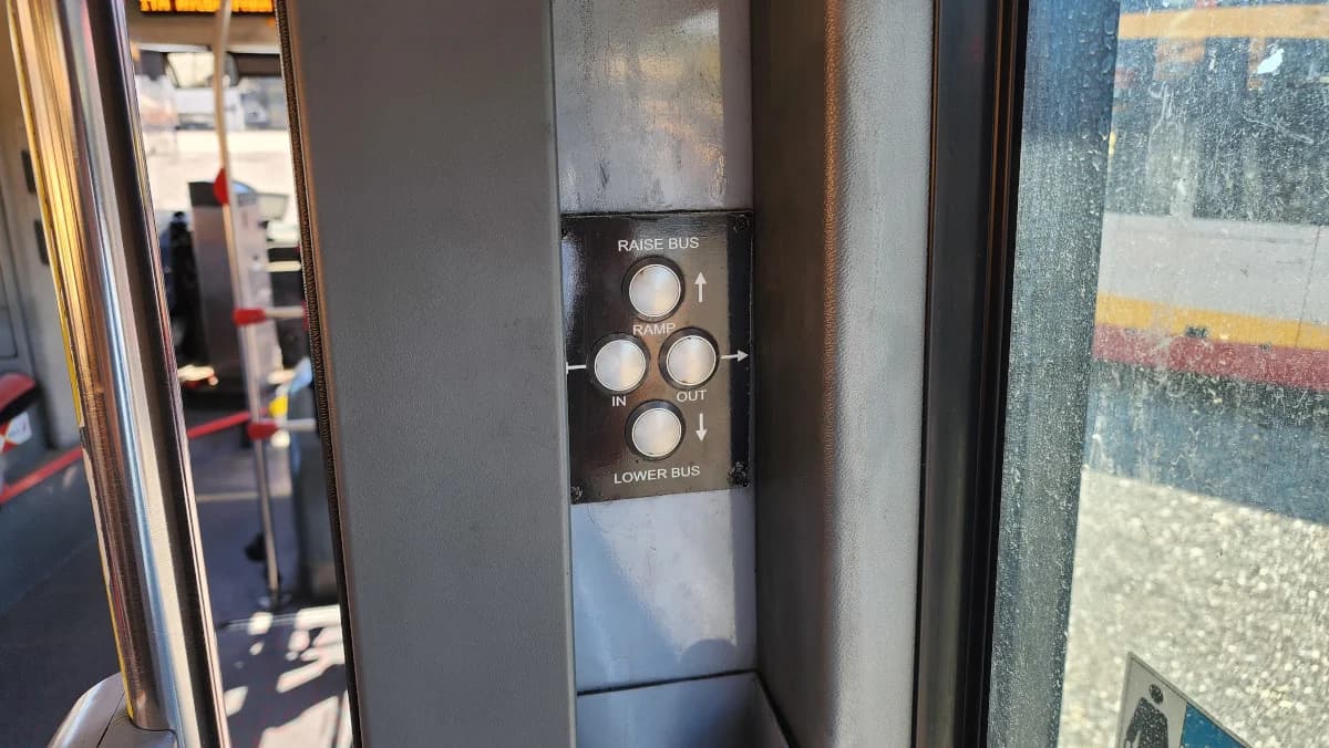 2009 Van Hool 30 Foot ADA Transit - Image 24