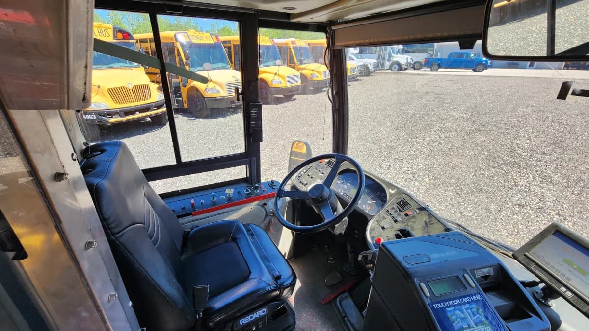 2009 Van Hool 30 Foot ADA Transit - Image 8
