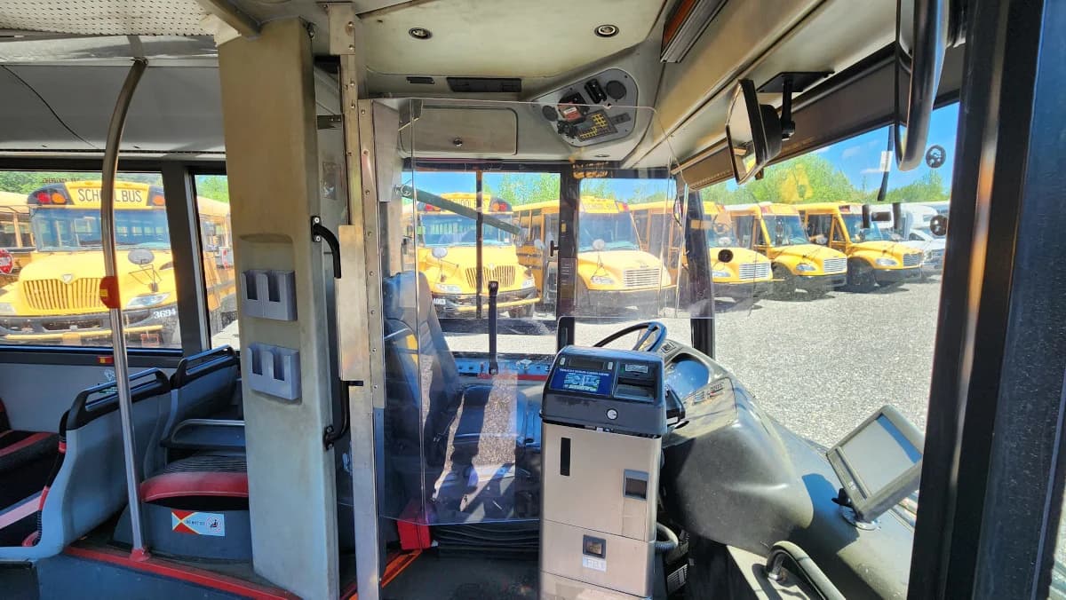 2009 Van Hool 30 Foot ADA Transit - Image 11