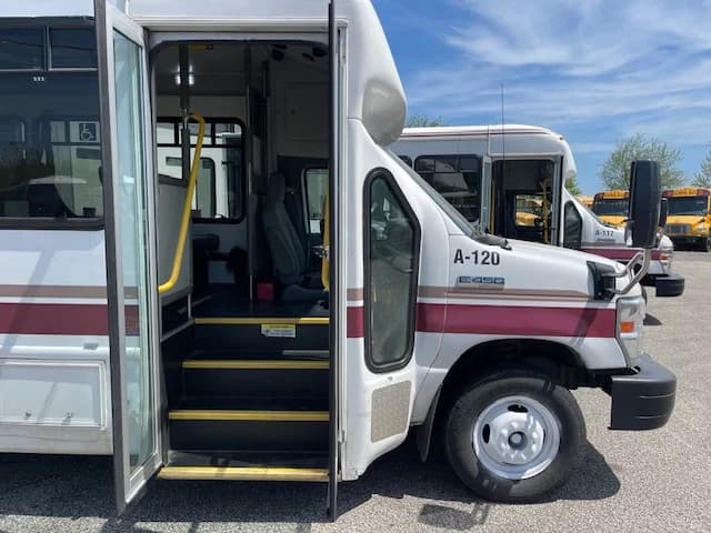 2018 Ford E-450 ADA Non-CDL Shuttle - Image 17