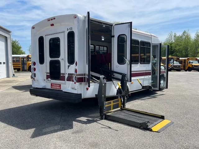 2018 Ford E-450 ADA Non-CDL Shuttle - Image 26