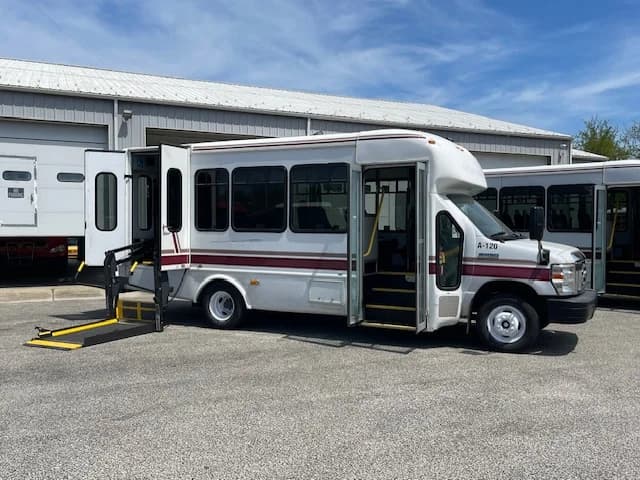 2018 Ford E-450 ADA Non-CDL Shuttle - Image 32