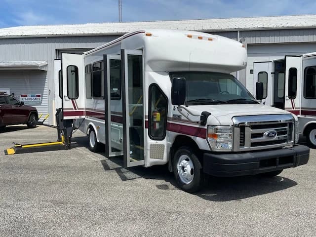 2018 Ford E-450 ADA Non-CDL Shuttle - Image 28
