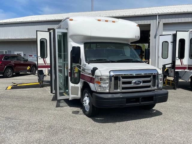 2018 Ford E-450 ADA Non-CDL Shuttle - Image 34